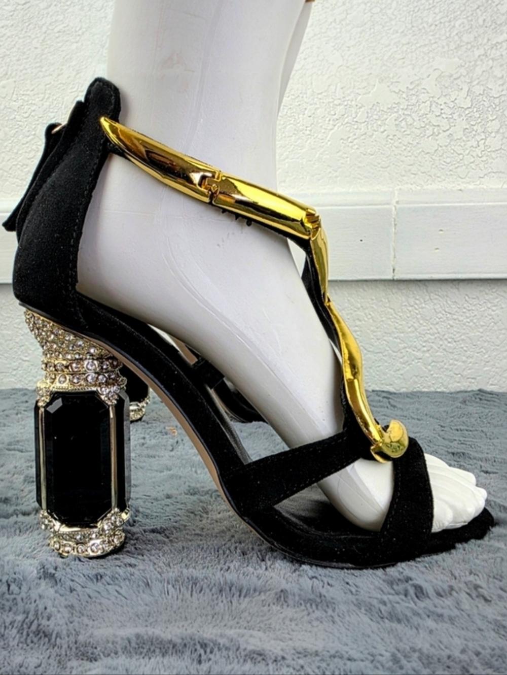 FSJ Gold Serpentine Heels - Picture 6 of 15